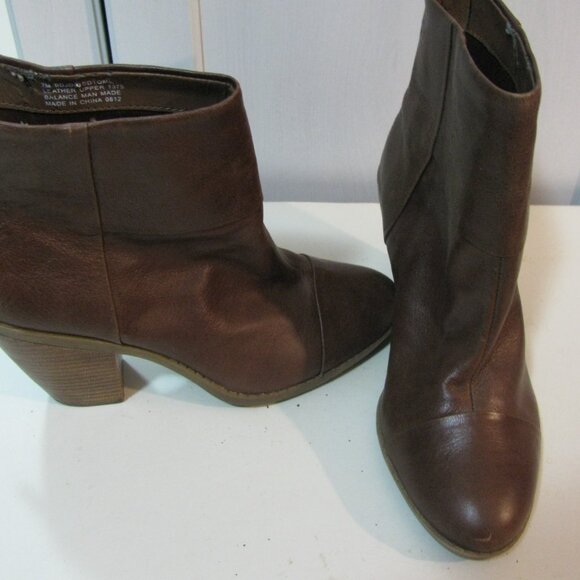 ** Bandolino Brown Boots 7M Size 7 Zip Back Excellent - Picture 2 of 10